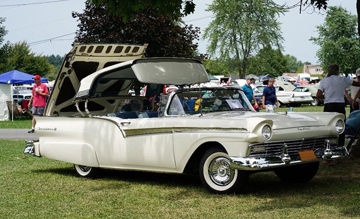 1957 Ford Skyliner