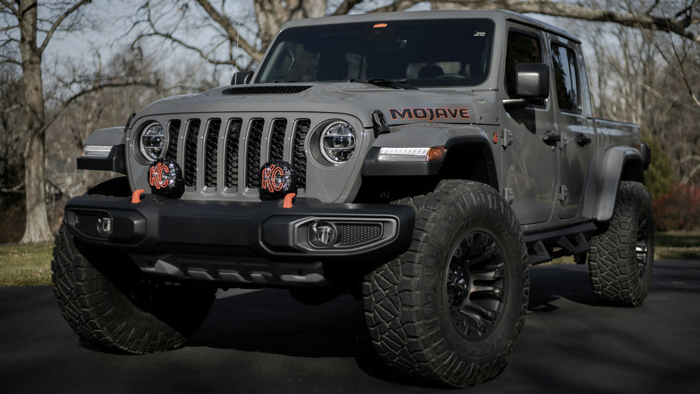 gray jeep gladiator