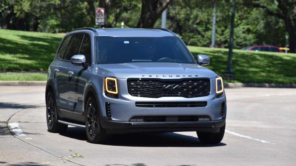 KIA Telluride SUV cruises through Hermann Park, Houston TX