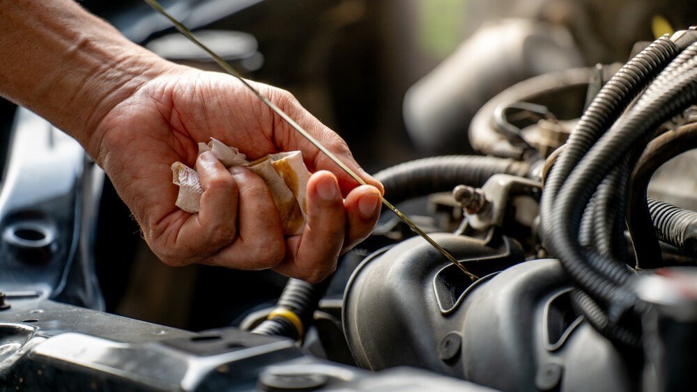 Drivers are Pulling the engine oil level dipstick To check the quality of engine oil. transportation concept. selective focus, soft focus.
