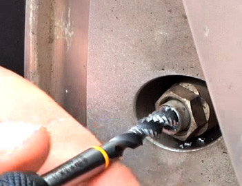 Cutting New Thread Inside Valve Stem