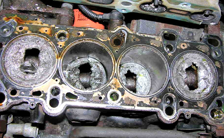 4 Cylinder Engine With Collided Pistons / Valves