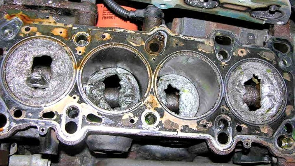 Piston damage on an interference engine following a failed timing belt