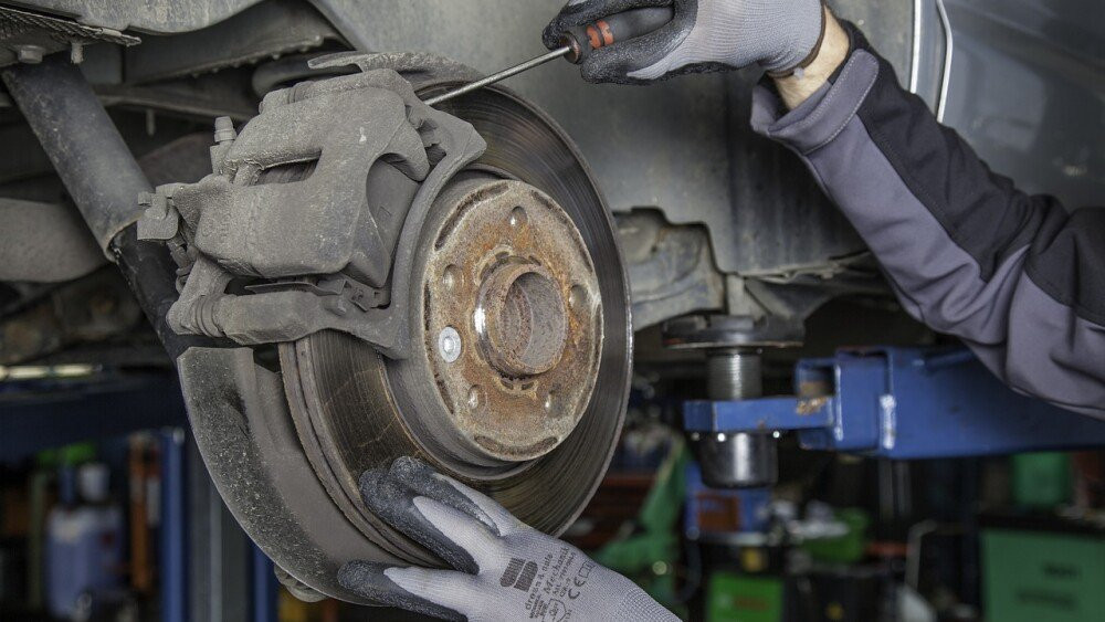 Mechanic fixing brake pads