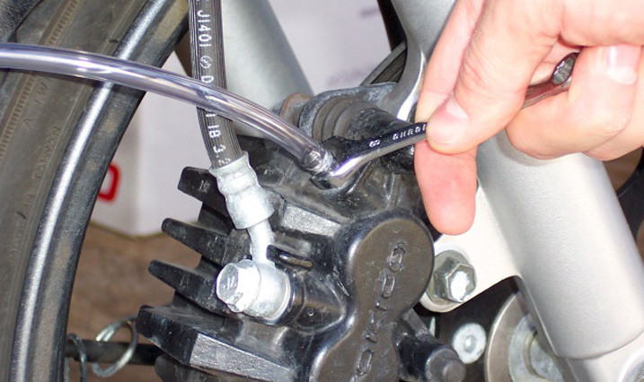 Fluid Bled Out Trough Screw