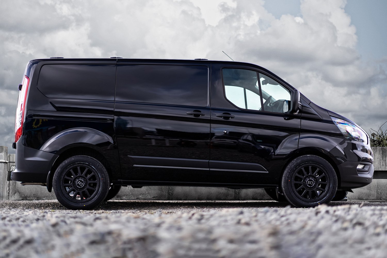 ford transit custom stud pattern