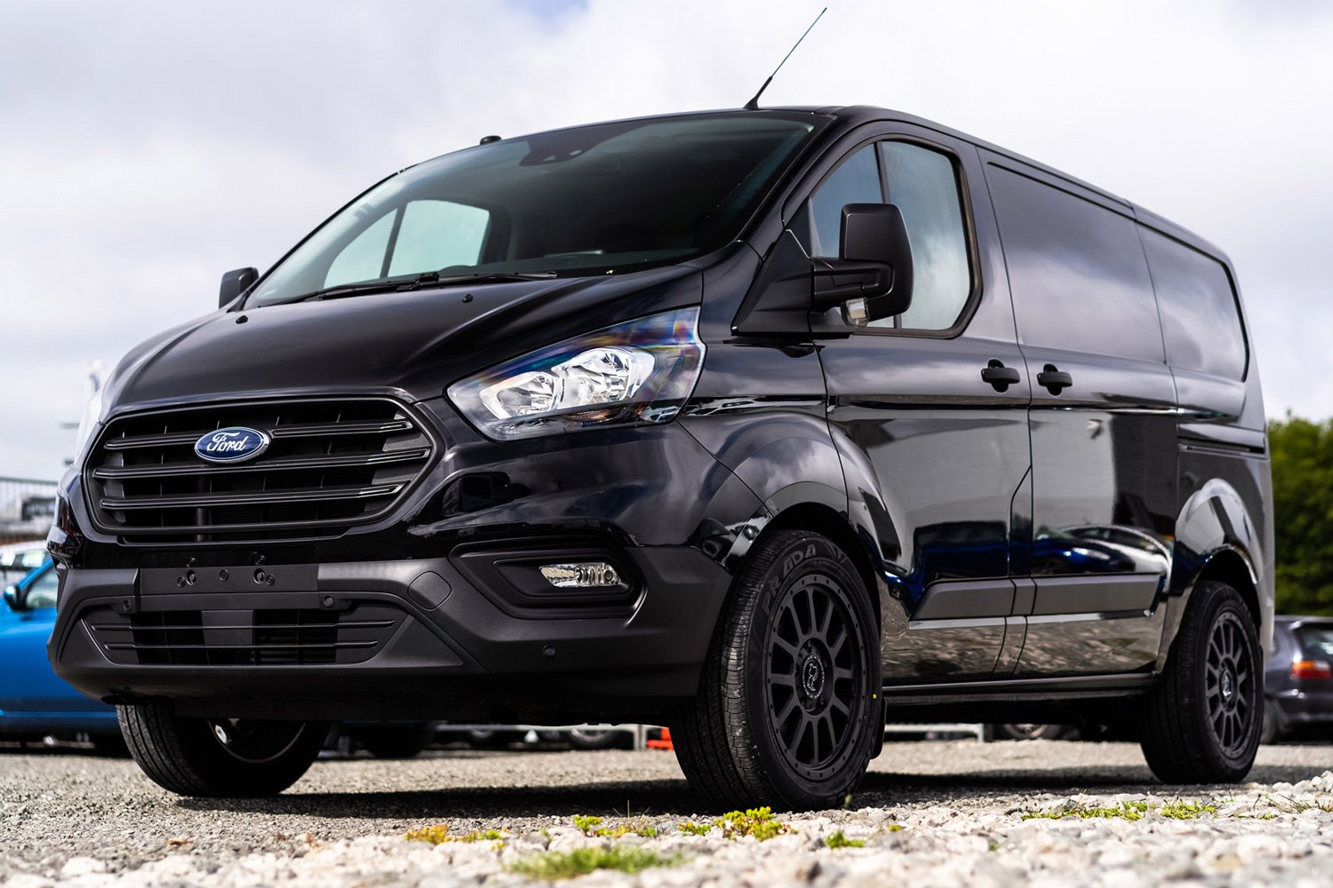 ford transit custom stud pattern