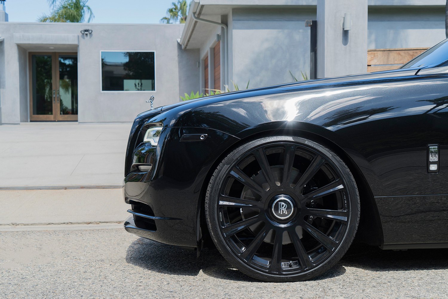 Диски rolls royce ghost. Rolls royce ghost. Диски rolls royce r17. Rolls royce wraith диски r21. Шины rolls royce ghost.