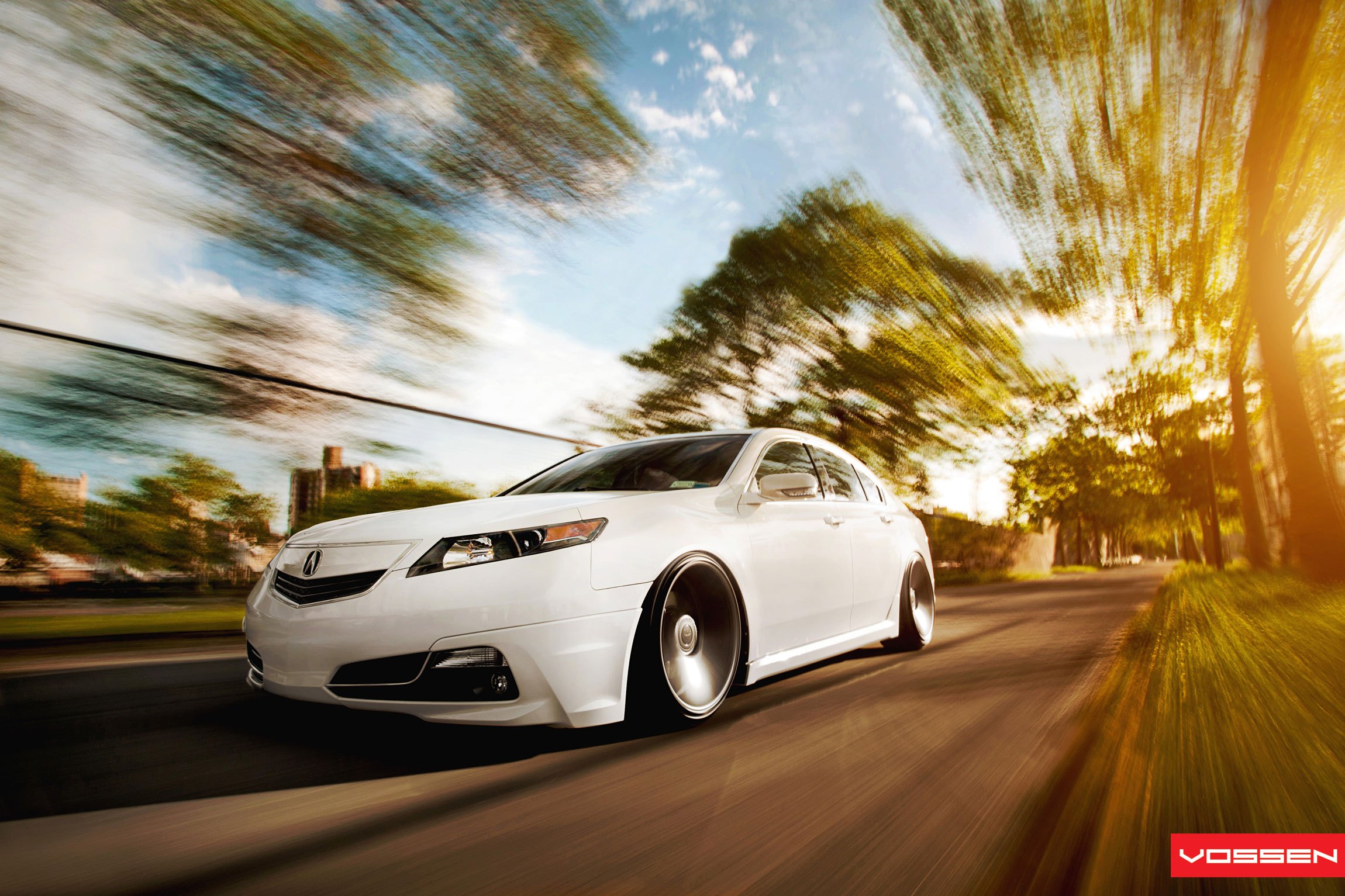 На движущийся автомобиль. Хонда Аккорд Акура. Акура белая автомобиль. Acura 200 4k. Машина в движении.