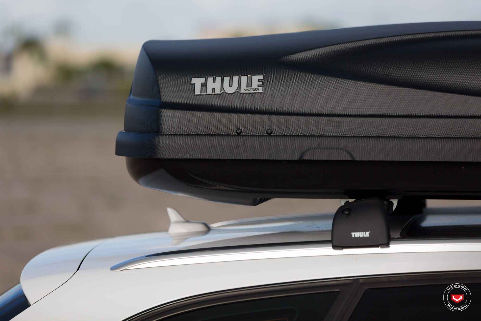 Thule Roof Rack with Bed Rails on Audi A4 - Photo by Vossen