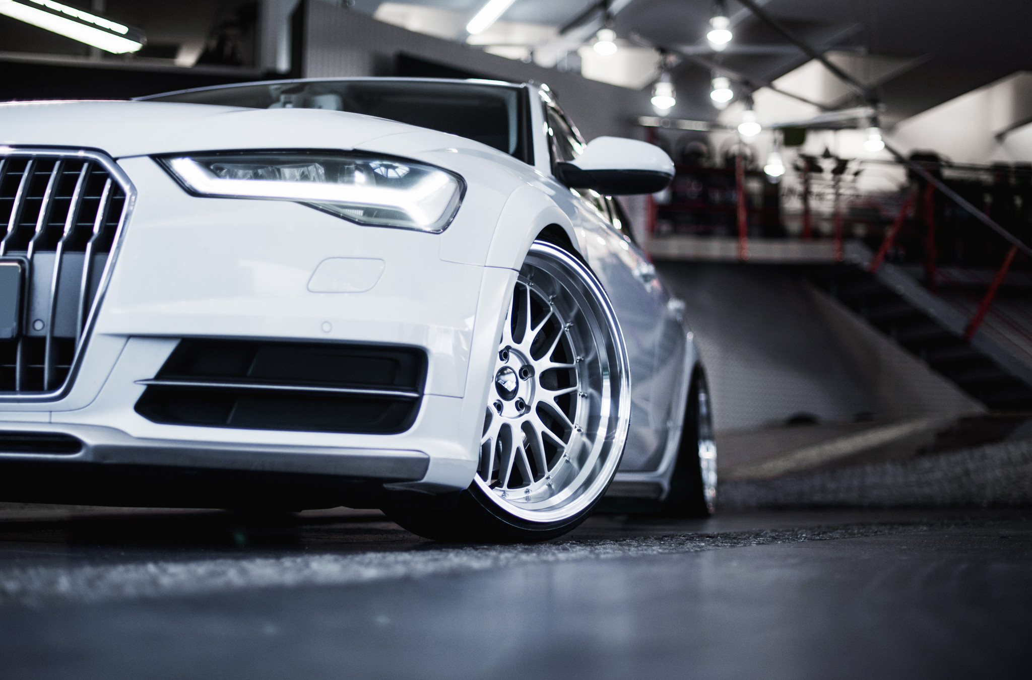 White Audi A6 with Custom Chrome JR Rims - Photo by JR Wheels