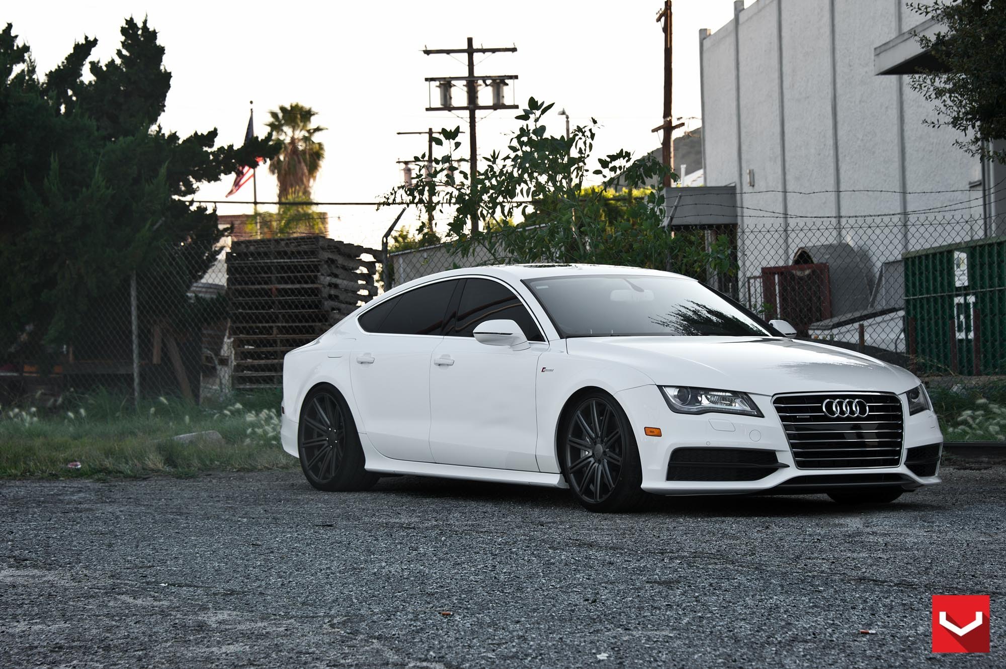 Белых 2 черные 5. Белая Audi a7 r20. Audi a7 Wheels. Audi a7 Custom. Воссен cv4 Audi.