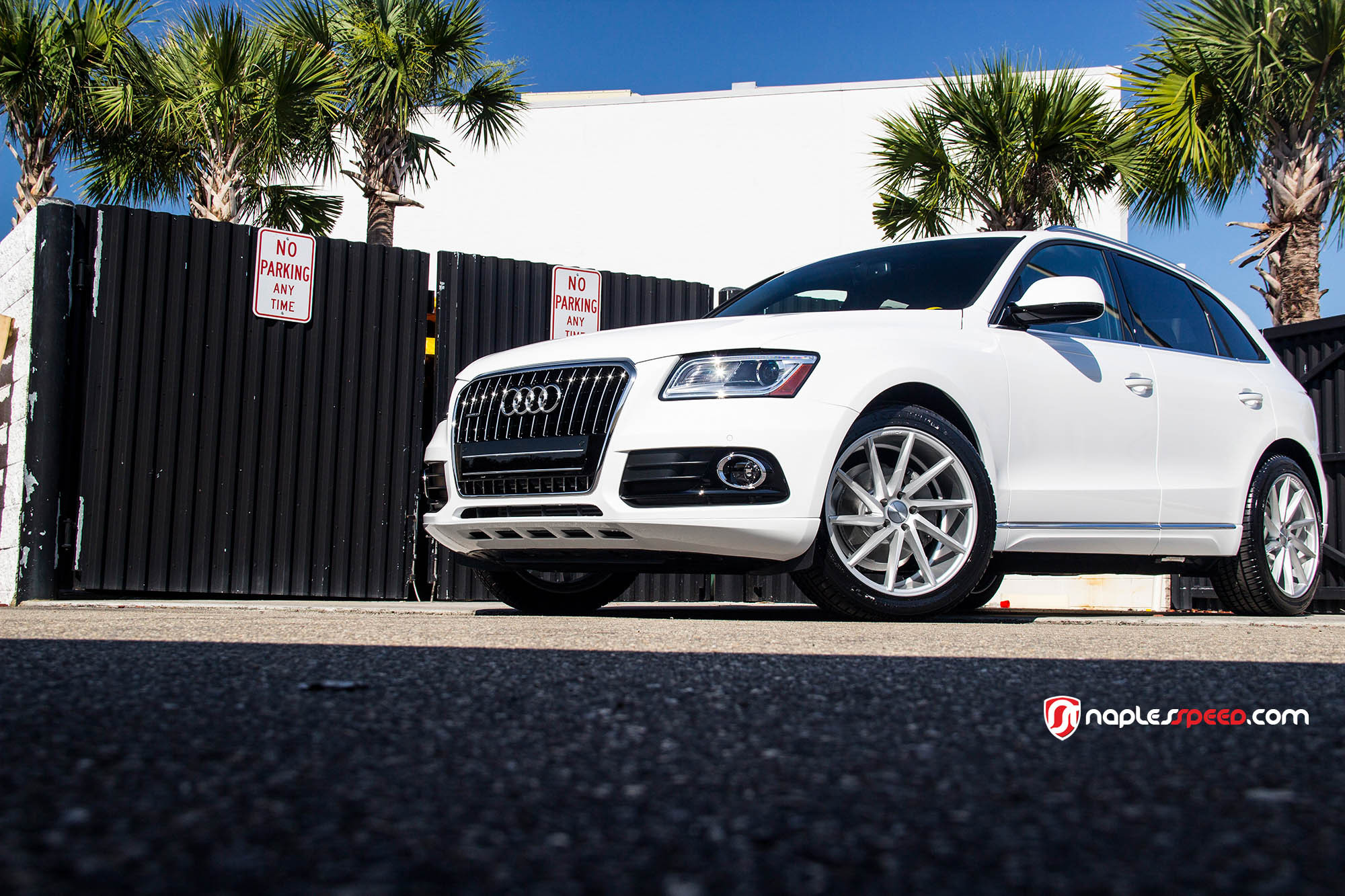 Customized White Audi Q5 on Vossen Wheels - Photo by Vossen