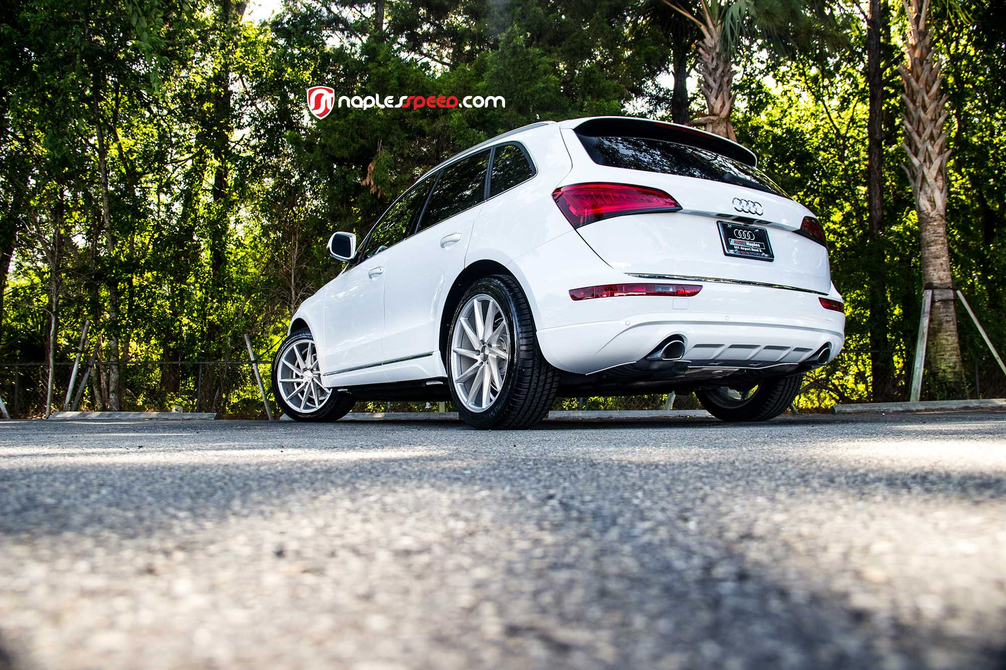 Rear Diffuser with Single Exhaust Tips on White Audi Q5 - Photo by Vossen