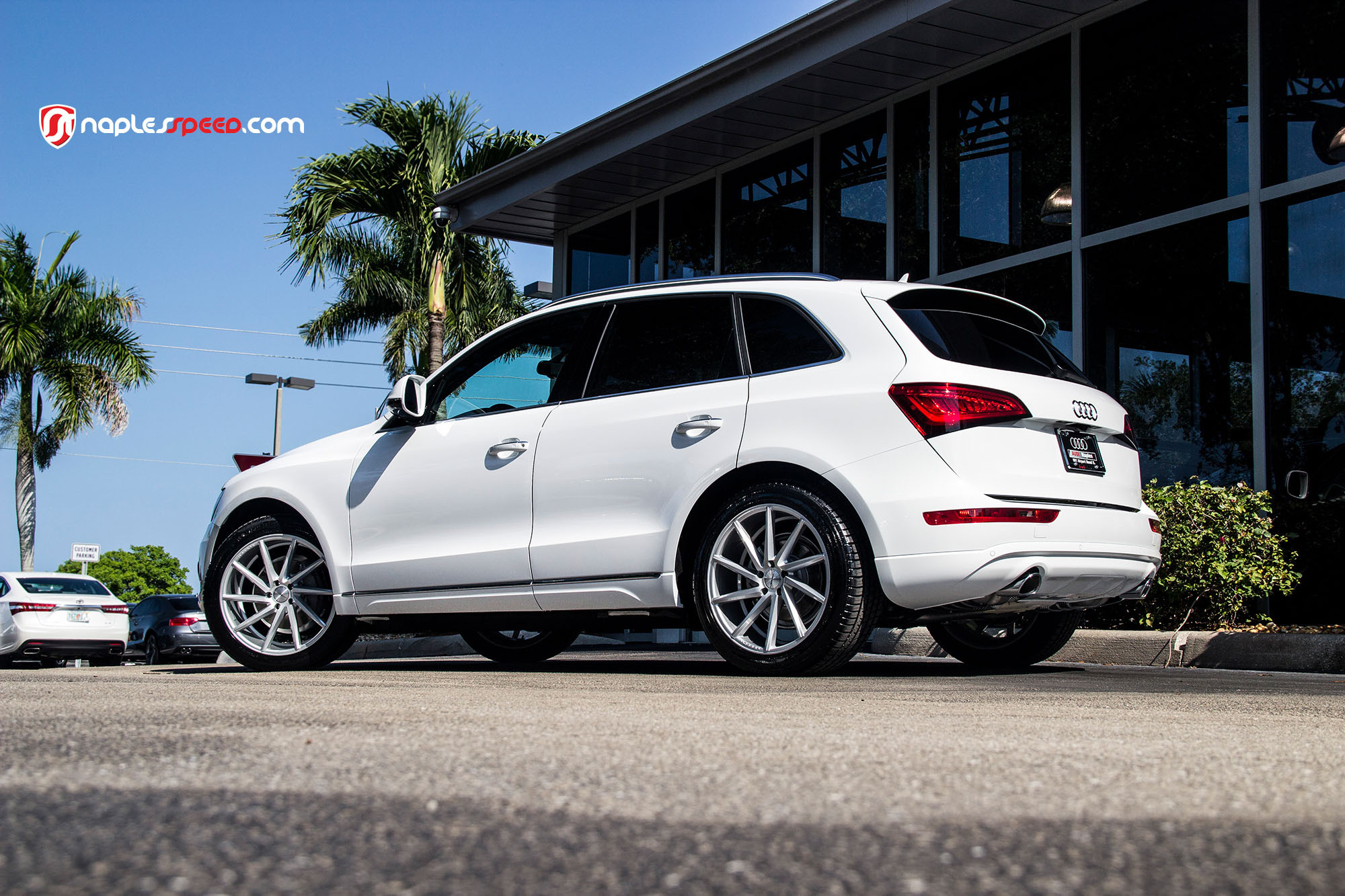 Audi Q5 with Custom Side Skirts - Photo by Vossen