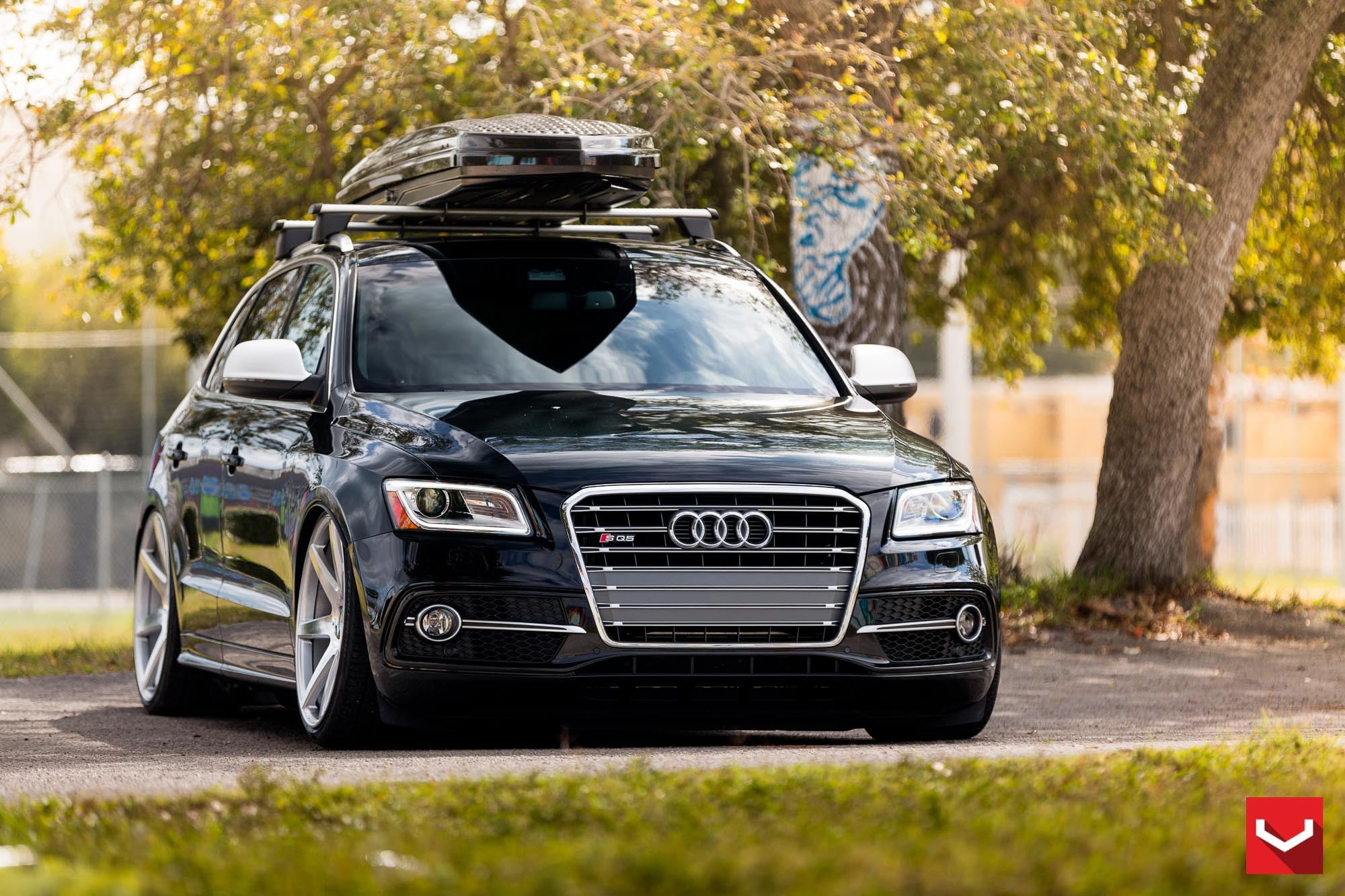 Black Audi Q5 with Thule Roof Rack - Photo by Vossen