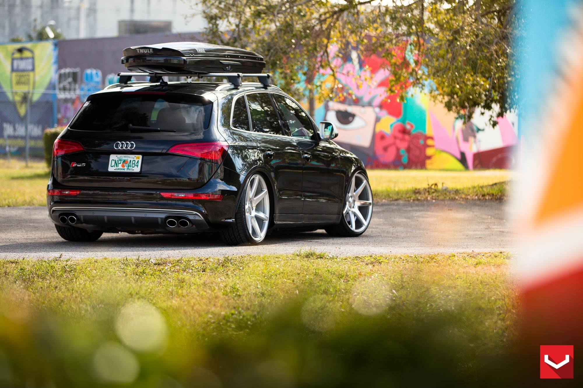 Thule Cargo Basket on Black Audi SQ5 - Photo by Vossen
