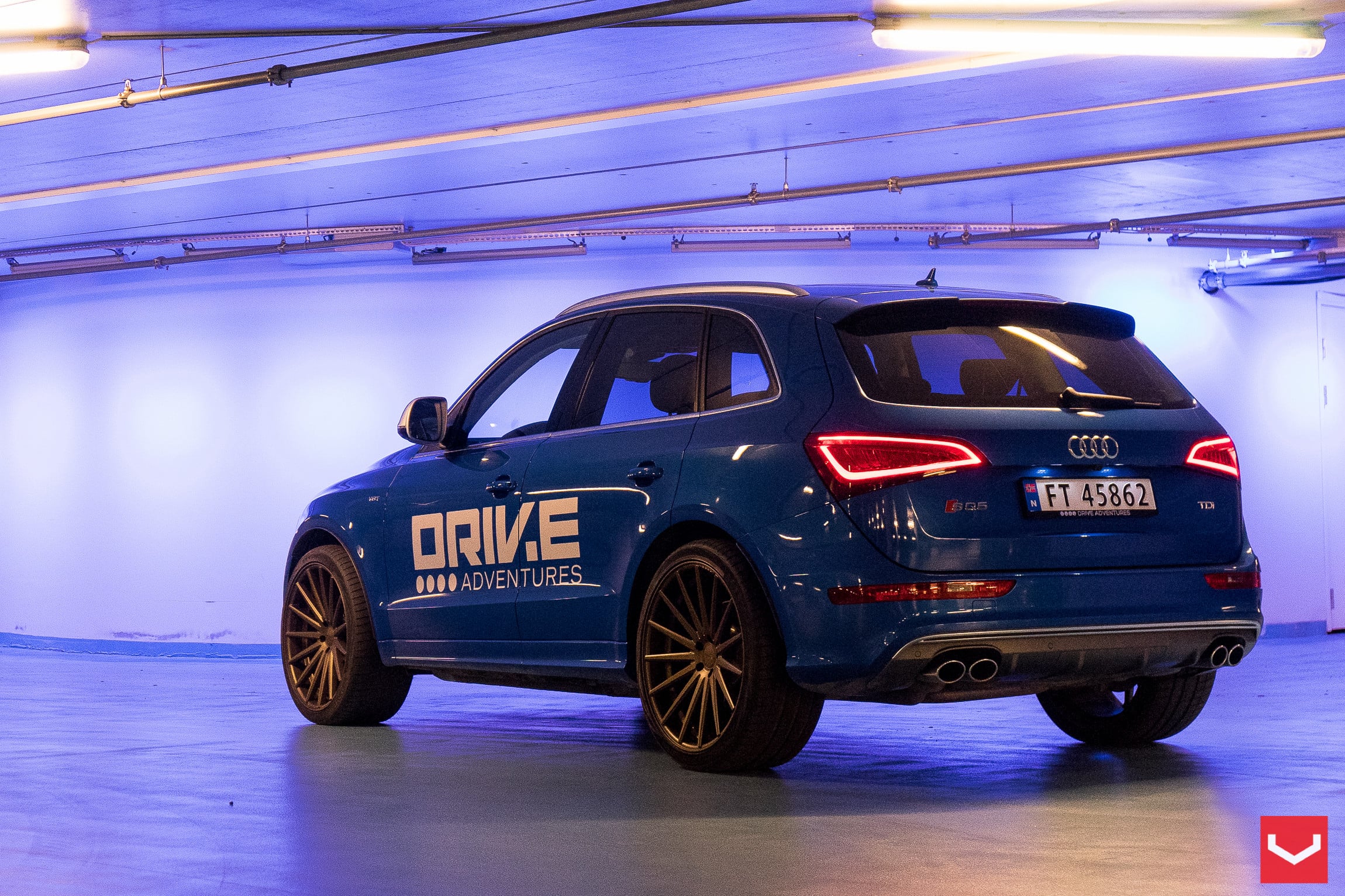 Red Taillights with LED-Bars on Blue Audi Q5 - Photo by Vossen