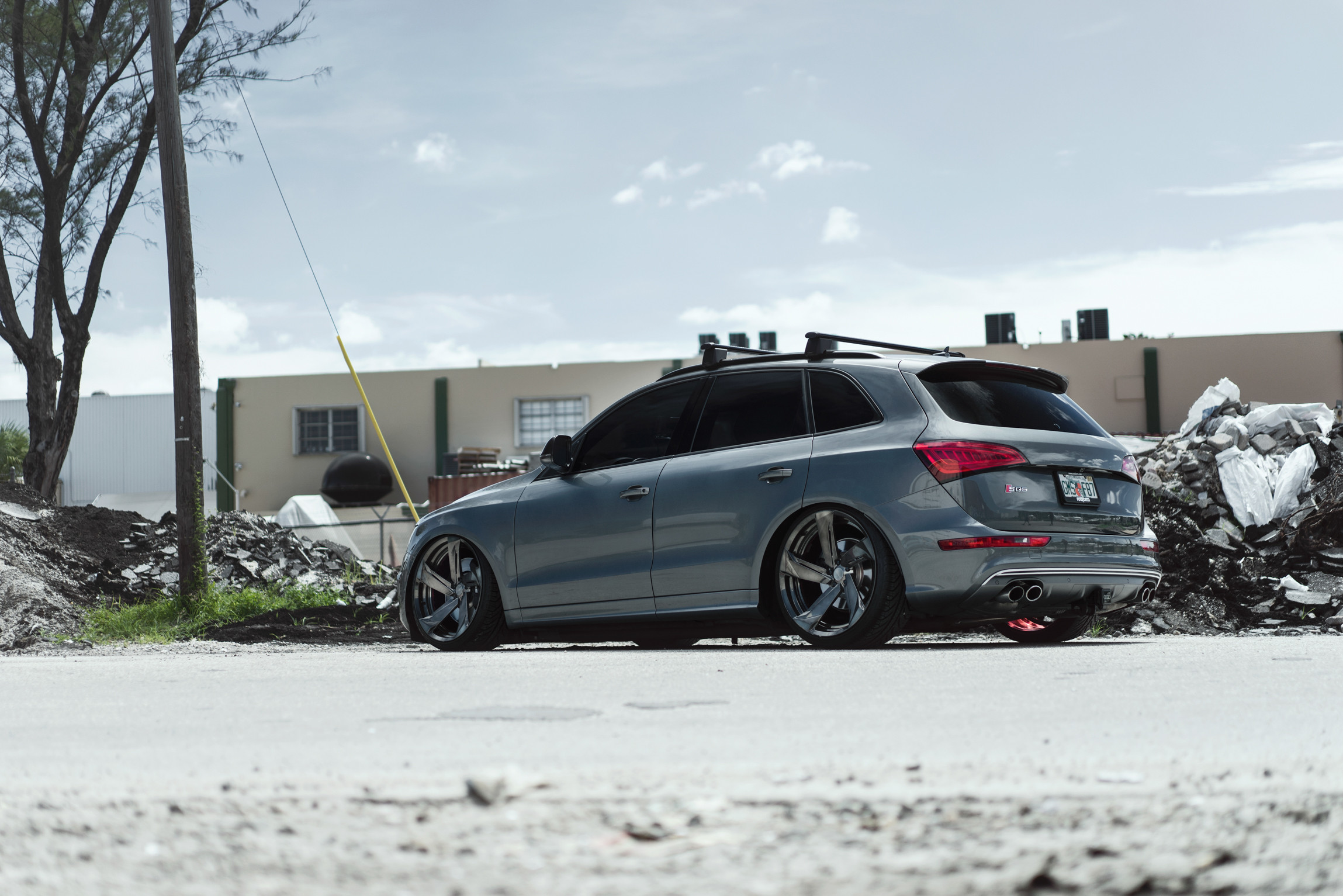 Base Rack System on Metallic Audi Q5 - Photo by Rotiform