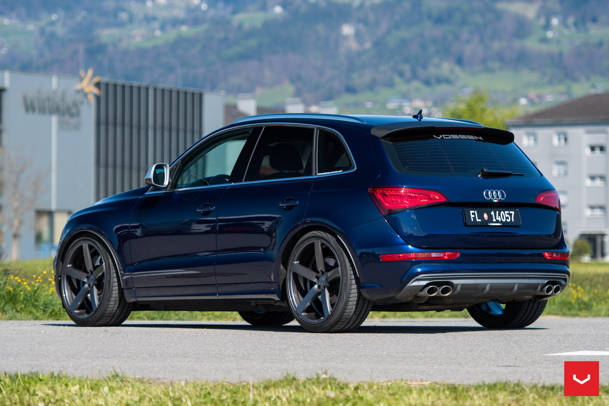 Audi Q5 with Aftermarket Carbon Fiber Roofline Spoiler - Photo by Vossen