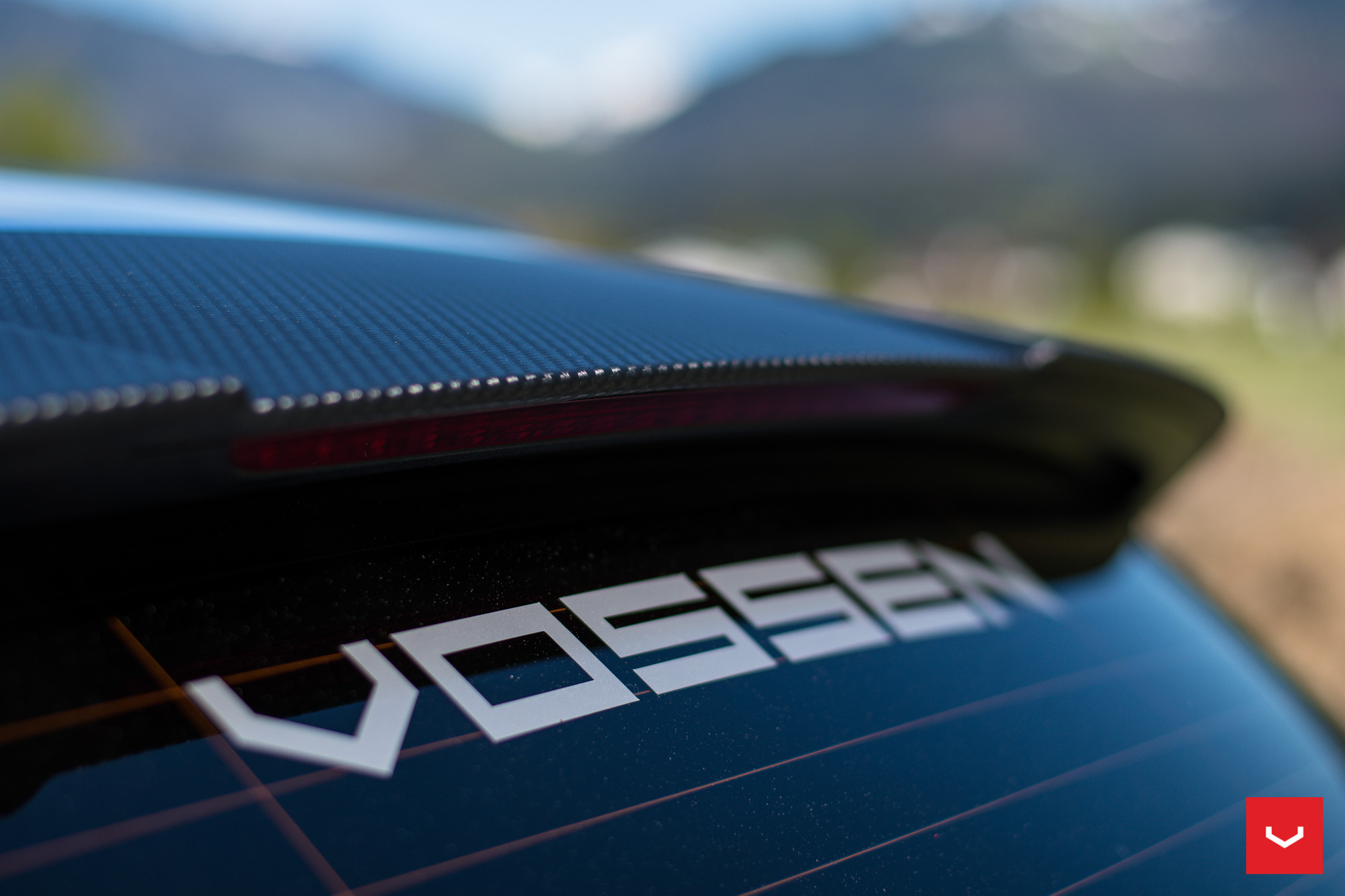 Carbon Fiber Roofline Spoiler with Light on Audi Q5 - Photo by Vossen