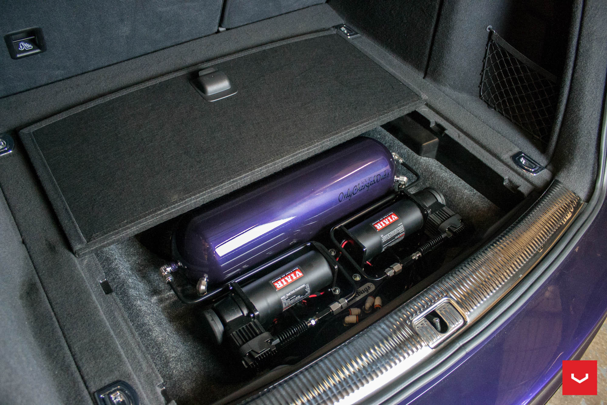 Trunk Air Suspension System in Audi Q5 - Photo by Vossen