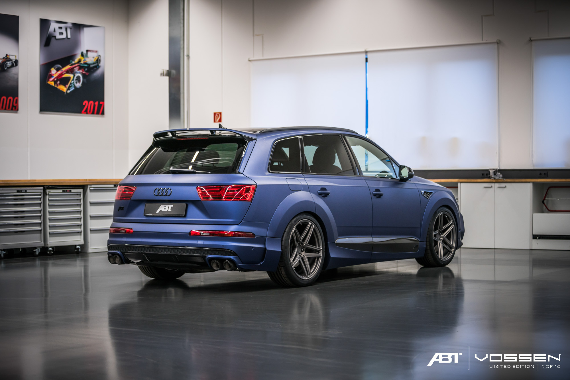 Blue Audi Q7 with Custom Rear Diffuser - Photo by Vossen