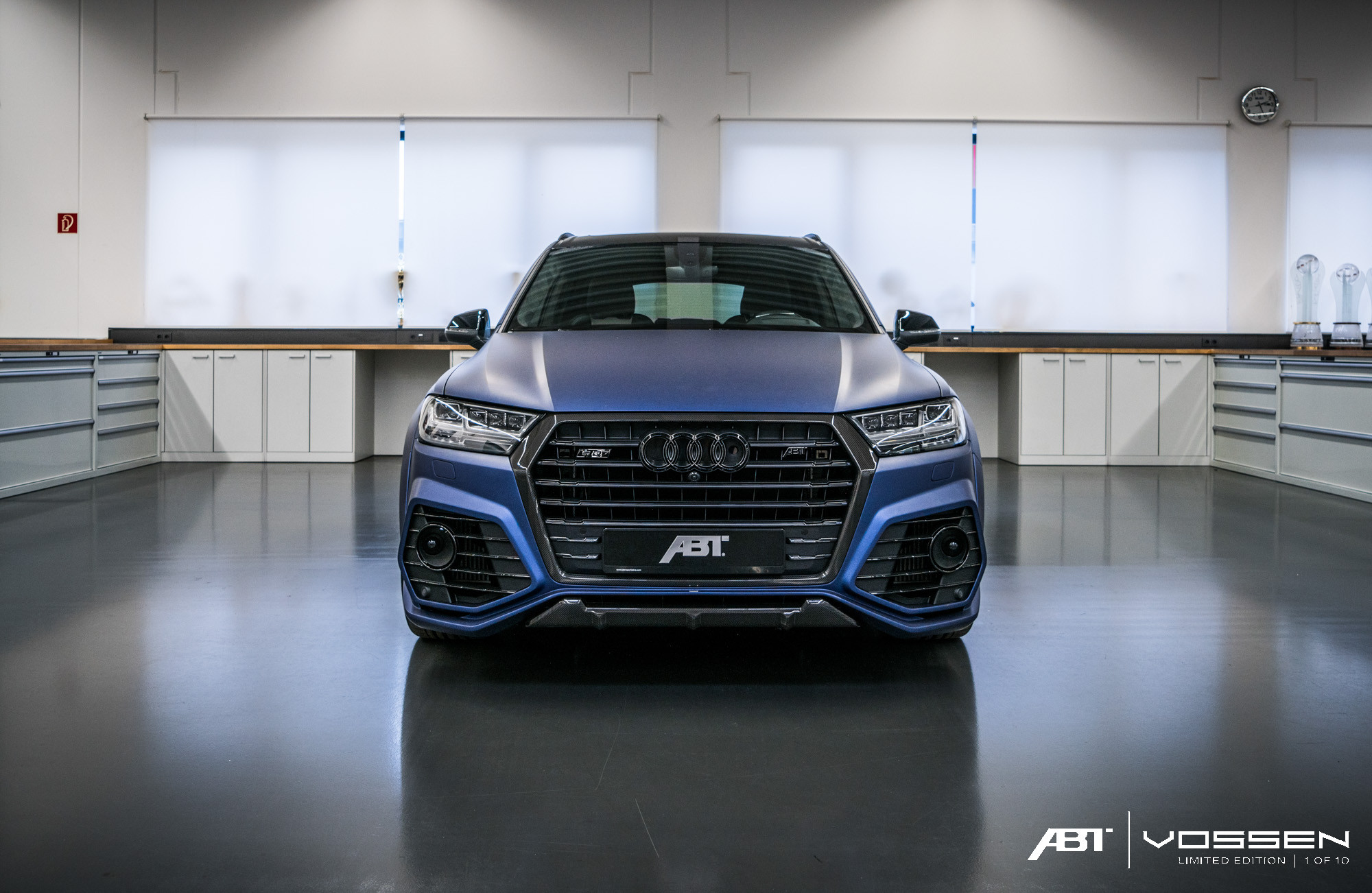 Dark Smoke Headlights on Blue Audi Q7 - Photo by Vossen
