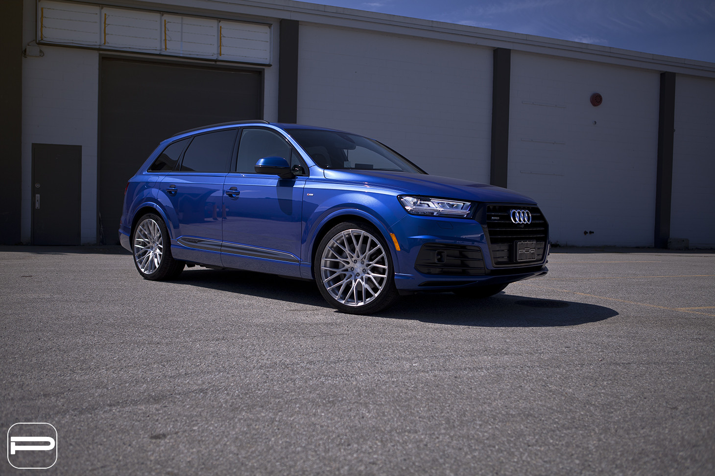 Custom Blue Audi Q7 Side Skirts - Photo by PUR Wheels