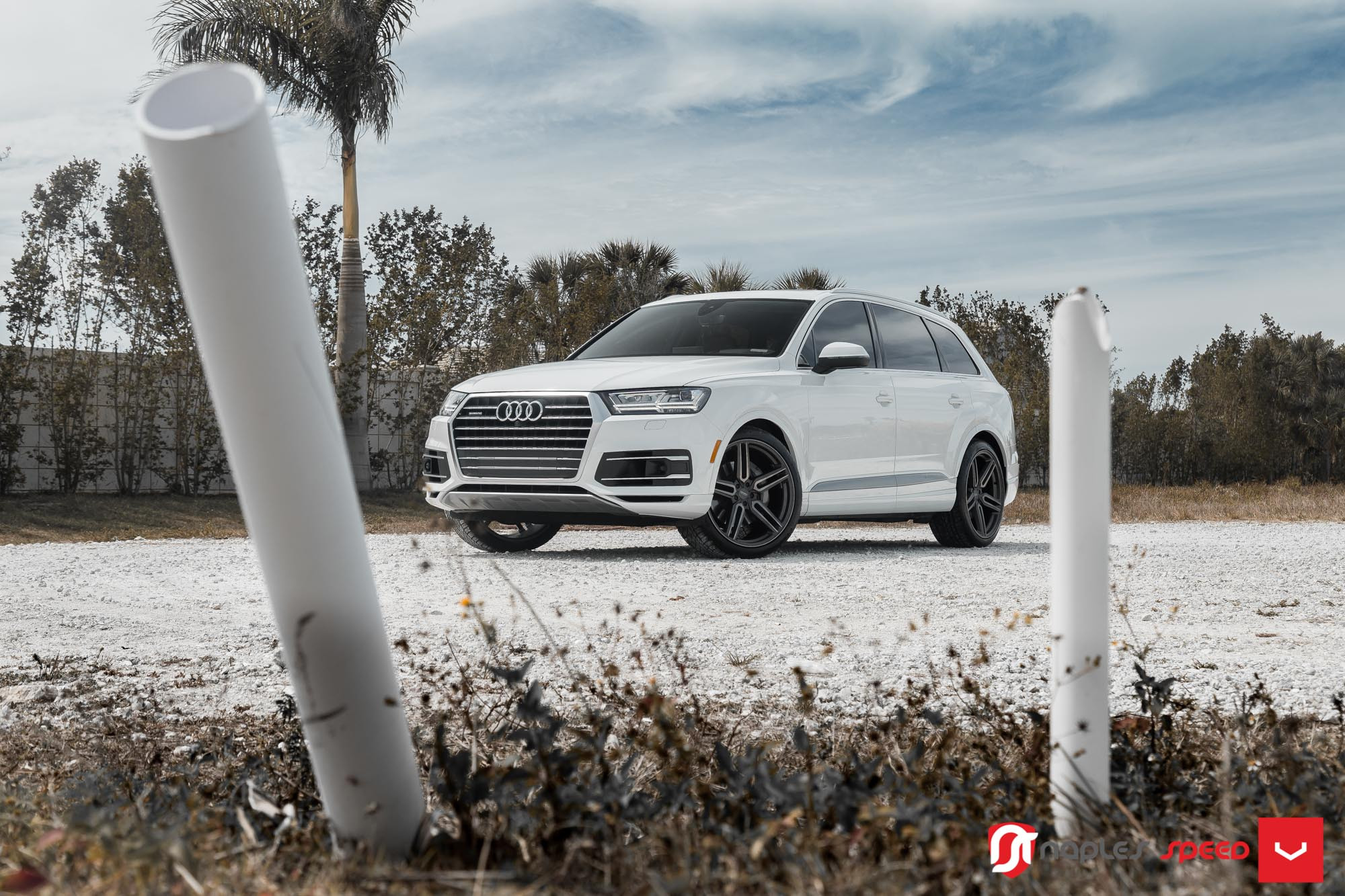 Aftermarket Projector Headlights on White Audi Q7 - Photo by Vossen