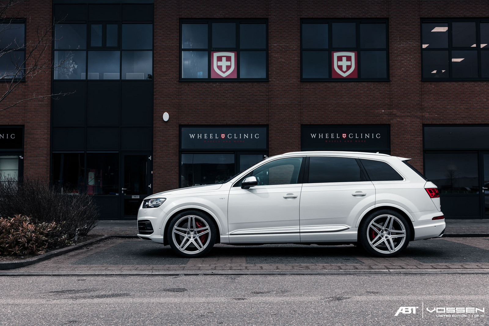 Custom White Audi Q7 Side Skirts - Photo by Vossen