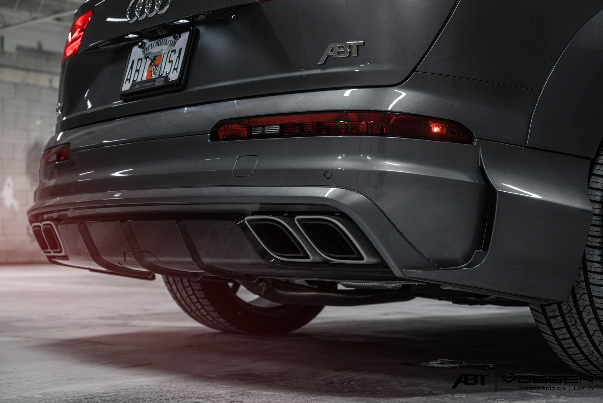 Aftermarket Rear Diffuser on Black Audi Q7 - Photo by Vossen
