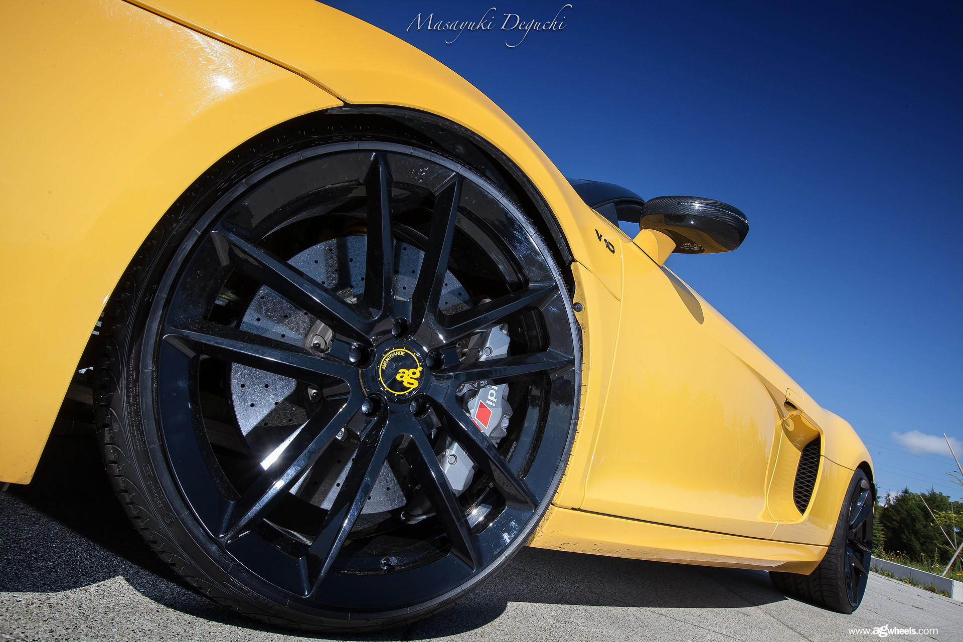 Black Avant Garde Rims With Yellow Center Caps - Photo by Avant Garde