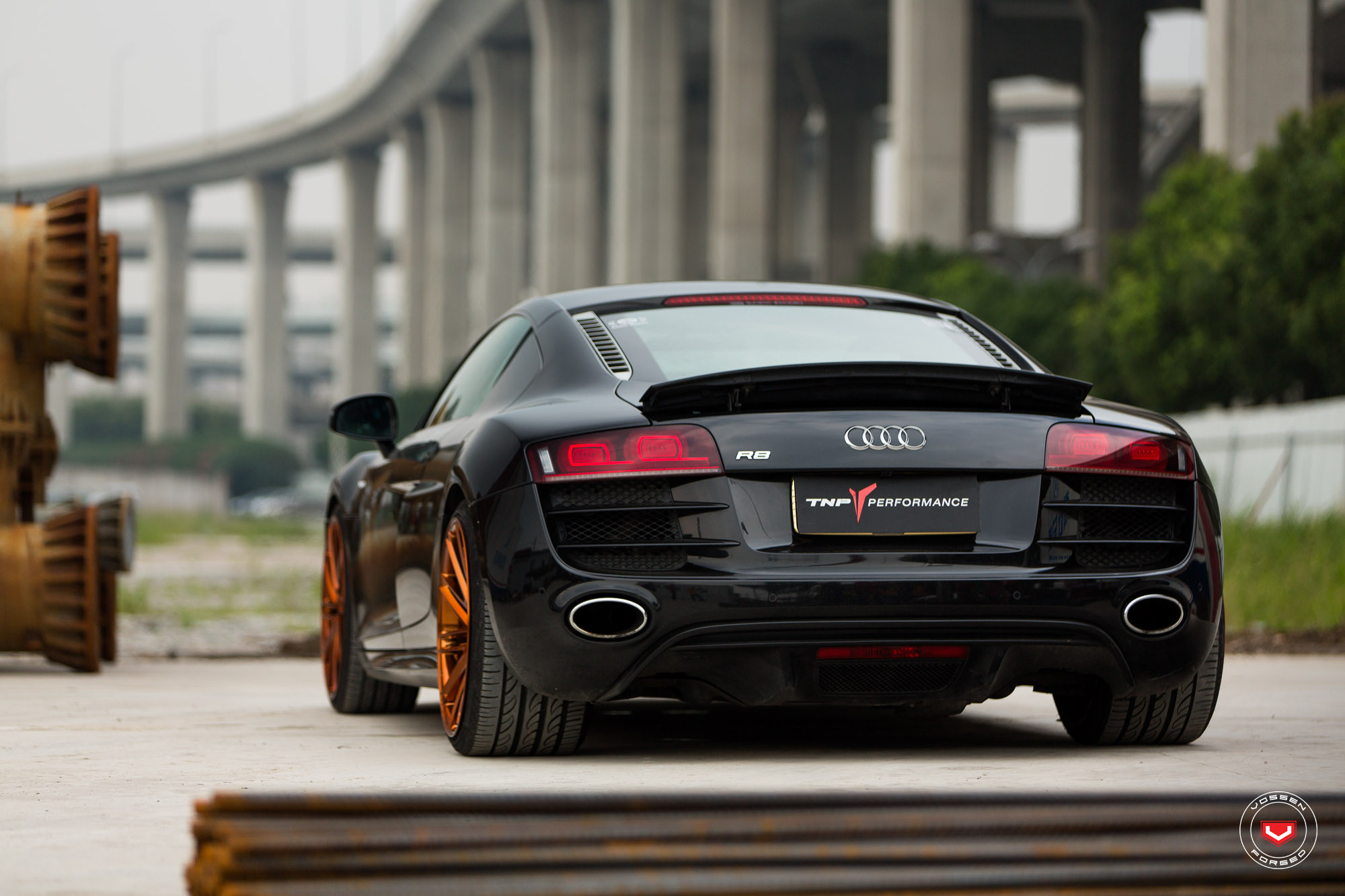 Audi R8 Dual Exhaust - Photo by Vossen