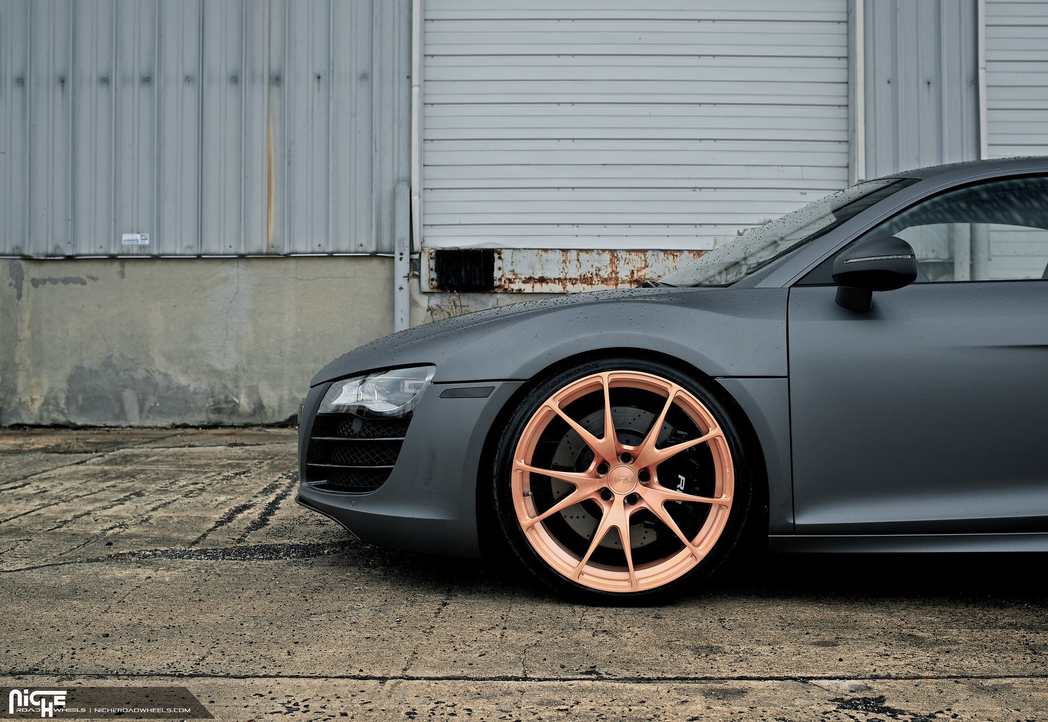 Lowered Audi R8 - Photo by Niche