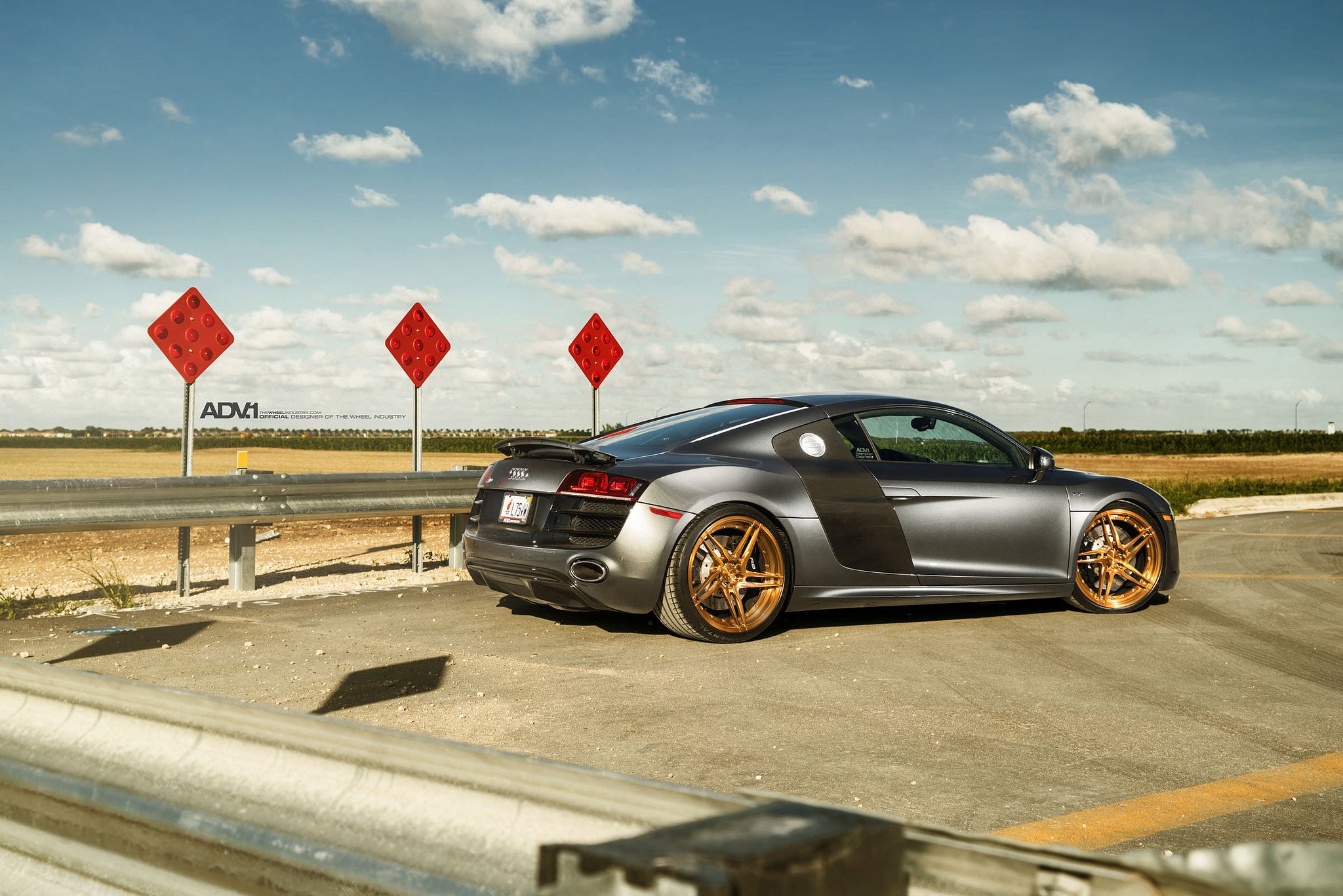 Audi r8 Gold