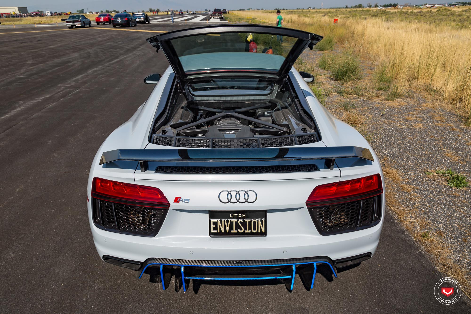 Trunk Suspension Unit in White Audi R8 - Photo by Vossen