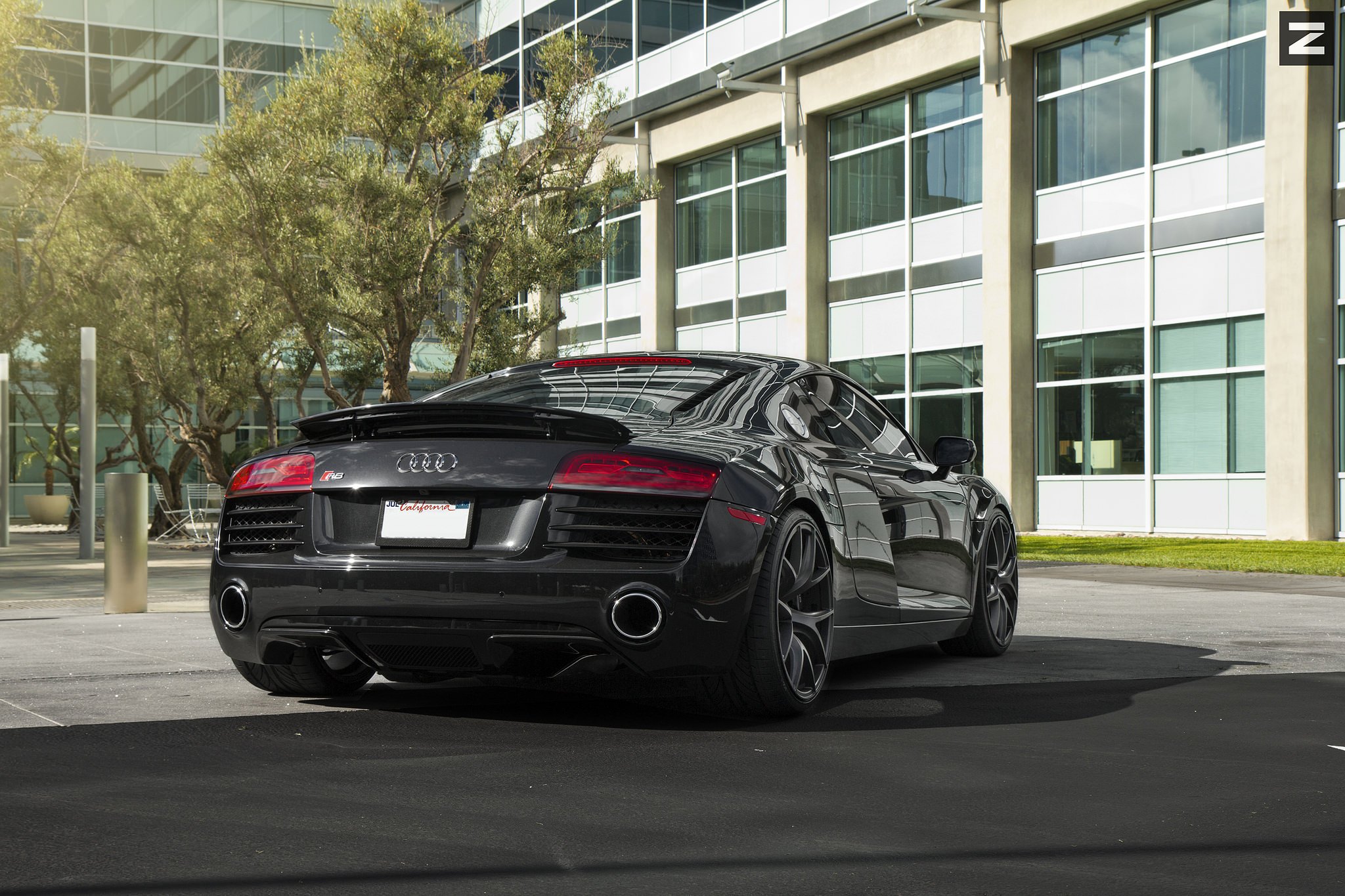 Illest Murdered Out Audi R8 Boastinig Carbon Fiber.
