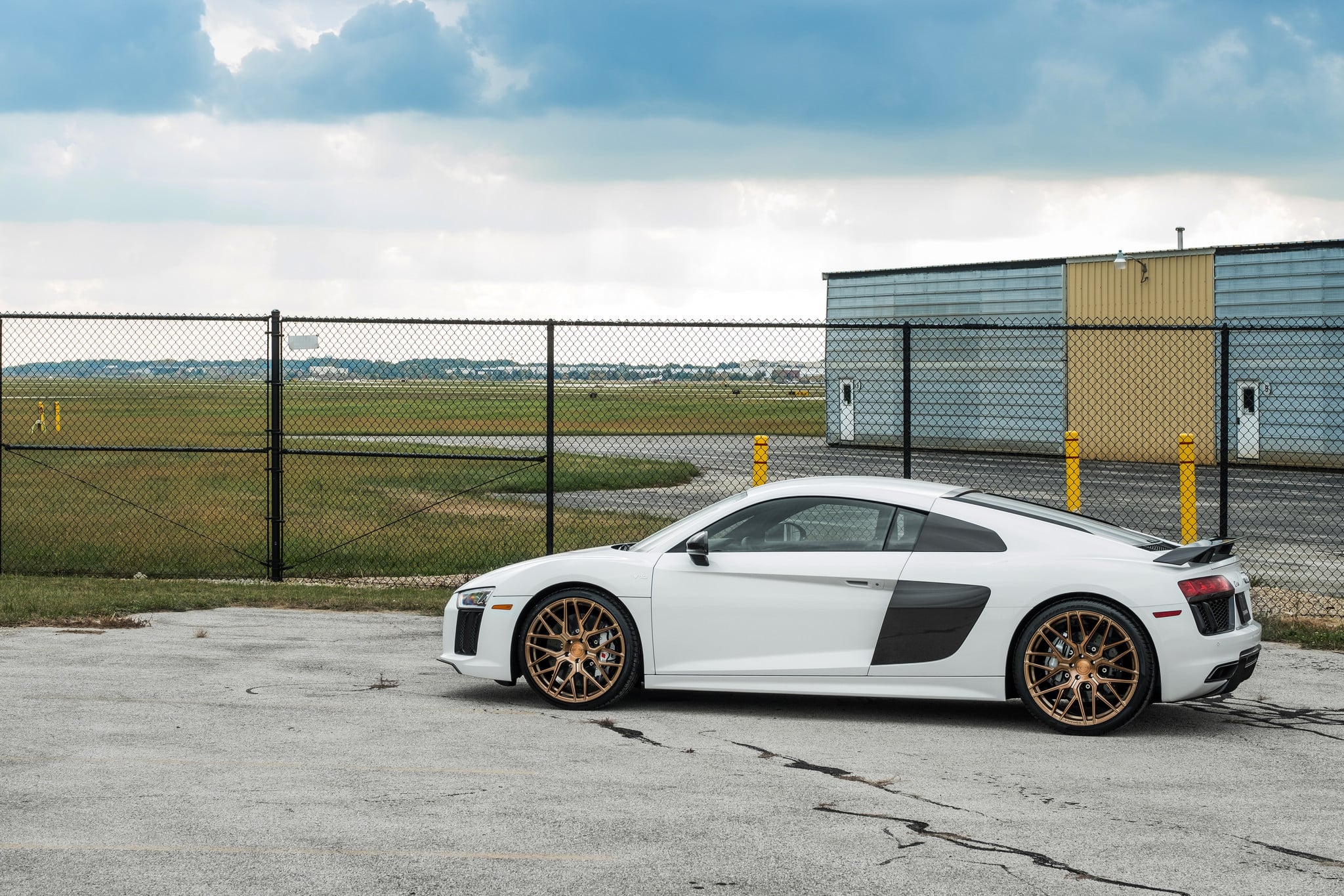 Custom White Audi R8 Side Scoops - Photo by zandbox
