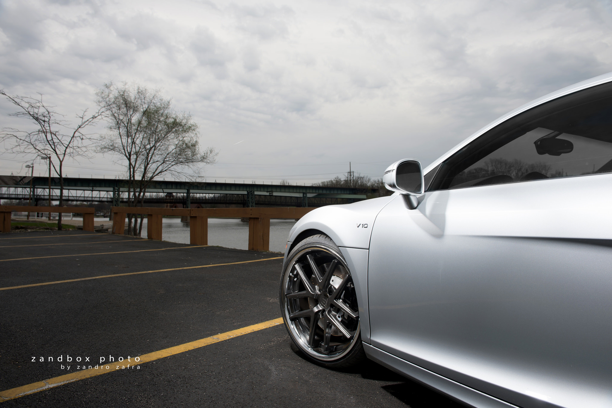 Aftermarket Side Skirts on White Audi R8 V10 - Photo by zandbox
