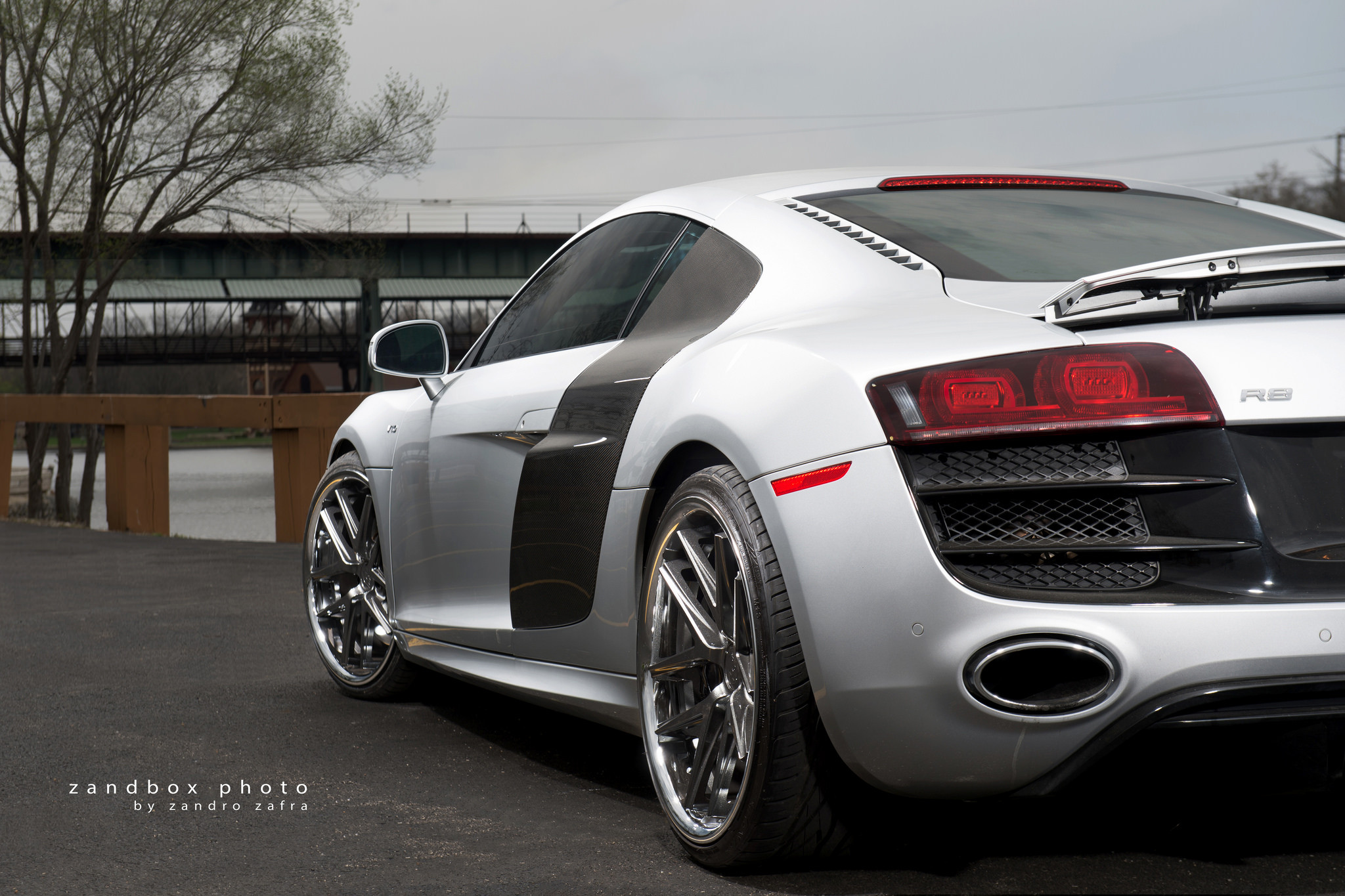 Aftermarket Rear Diffuser on White Audi R8 V10 - Photo by zandbox