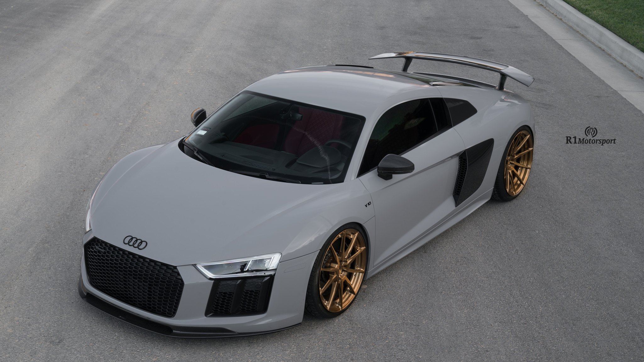 Audi r8 Gold