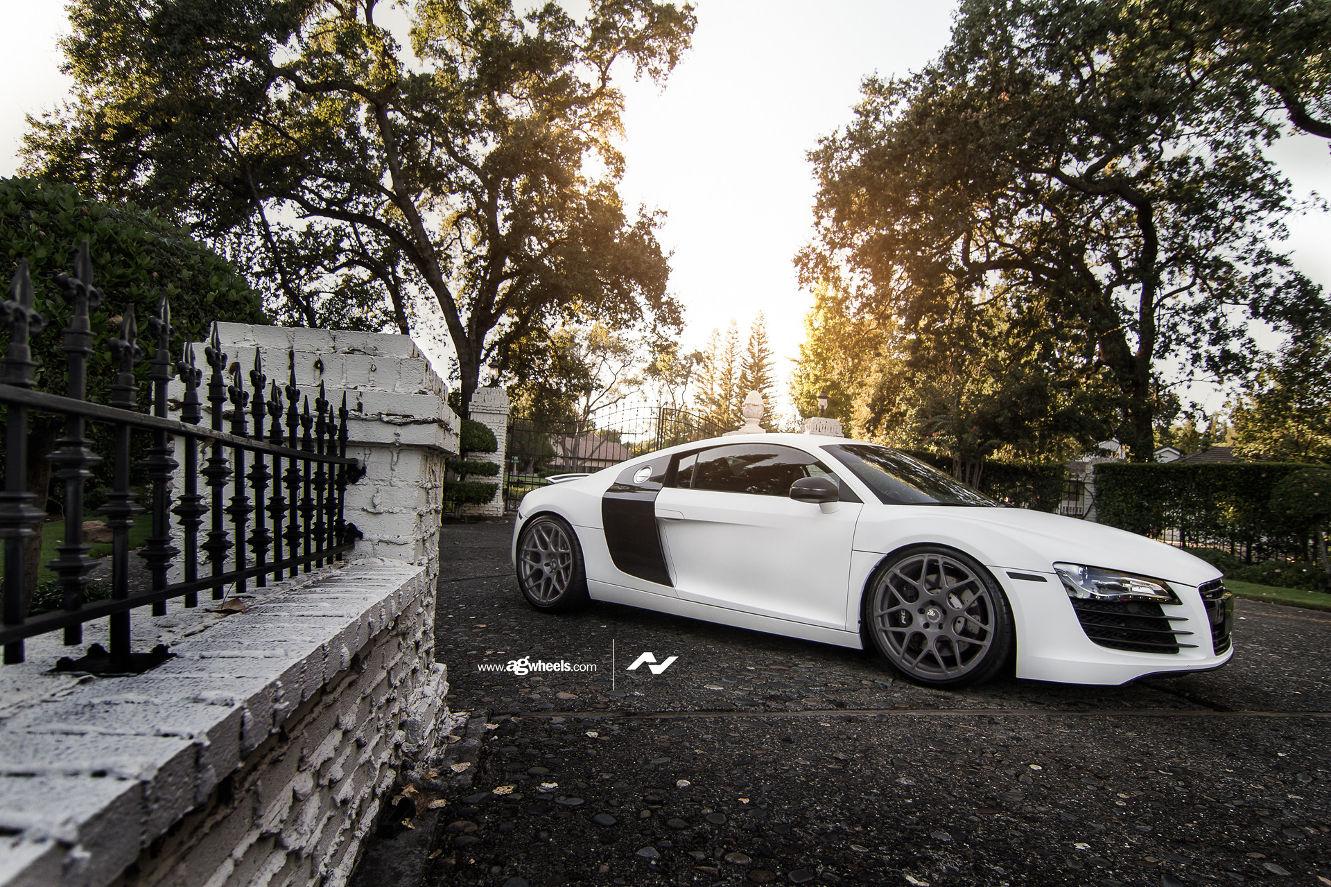 Audi R8 On Dark Grey Rims - Photo by Avant Garde