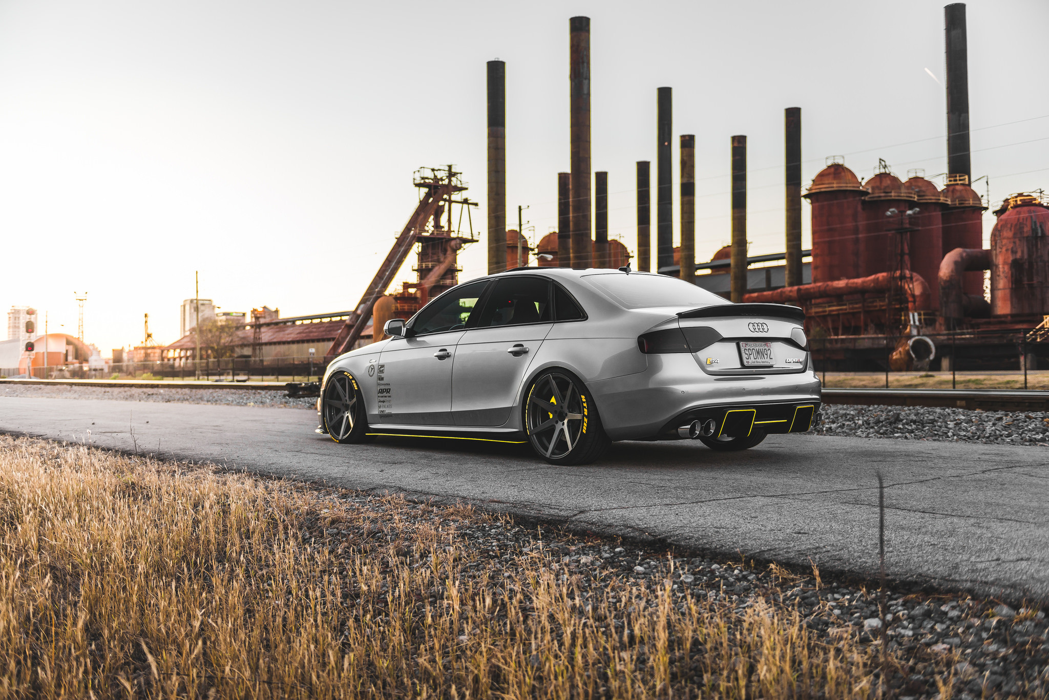 Rear Lip Spoiler on Gray Debadged Audi S4 - Photo by Rohana Wheels
