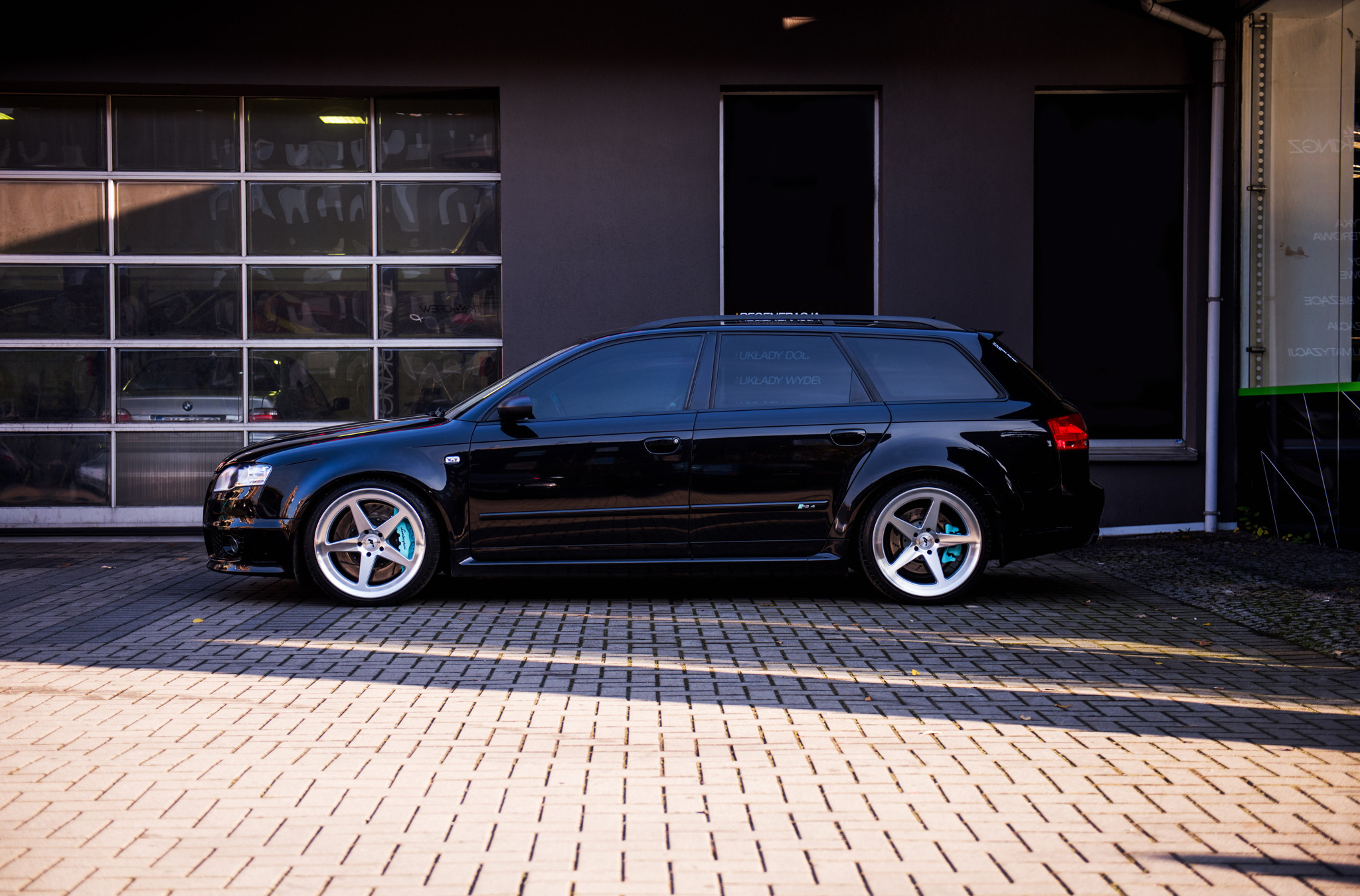 Aftermarket Side Skirts on Black Audi S4 - Photo by JR Wheels