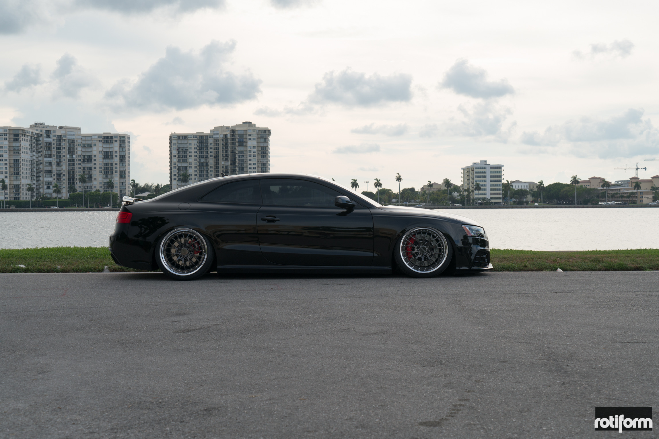 Black Audi RS5 with Rotiform MUC Wheels - Photo by Rotiform