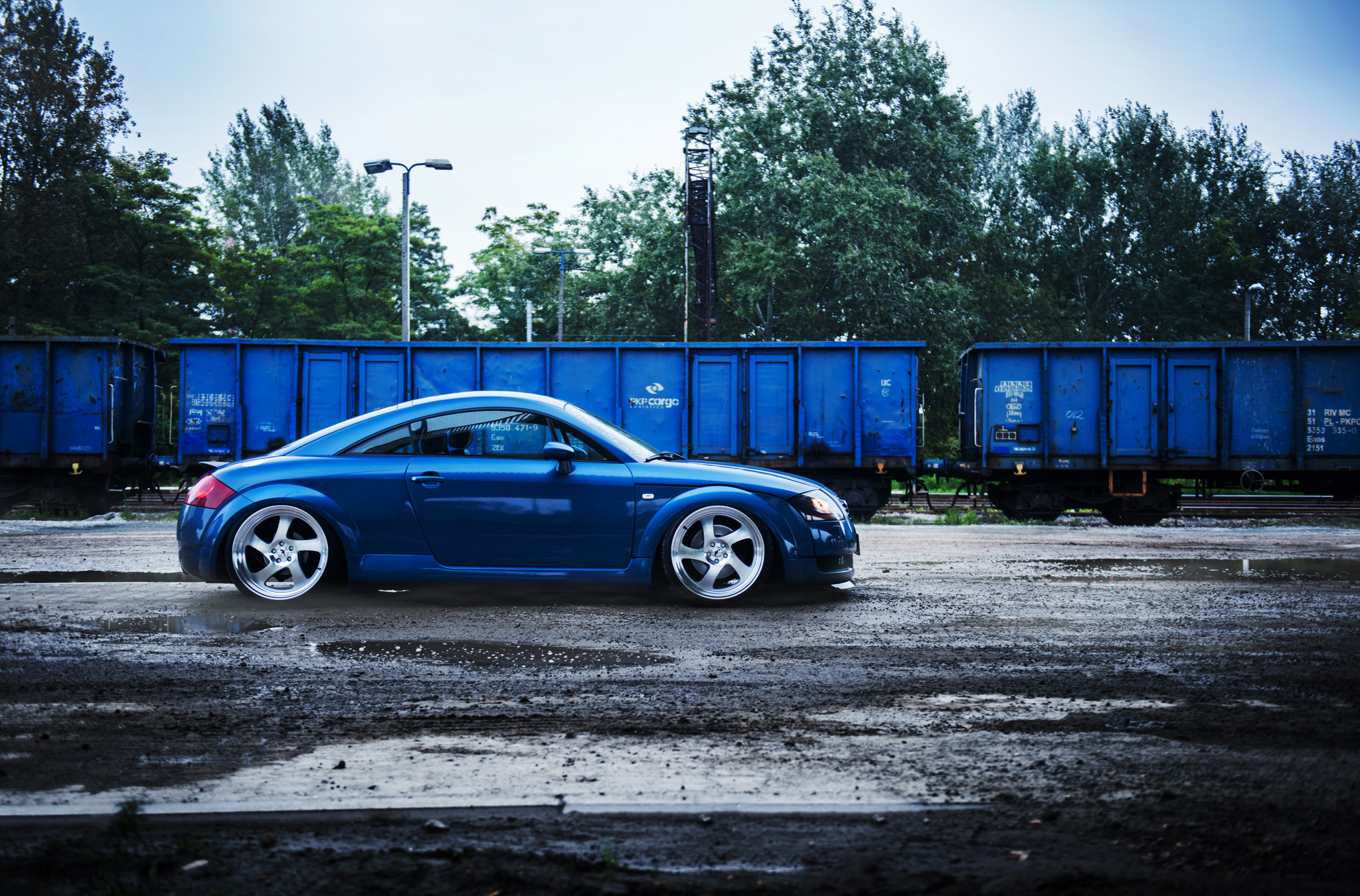 Custom Side Skirts on Blue Audi TT - Photo by JR Wheels
