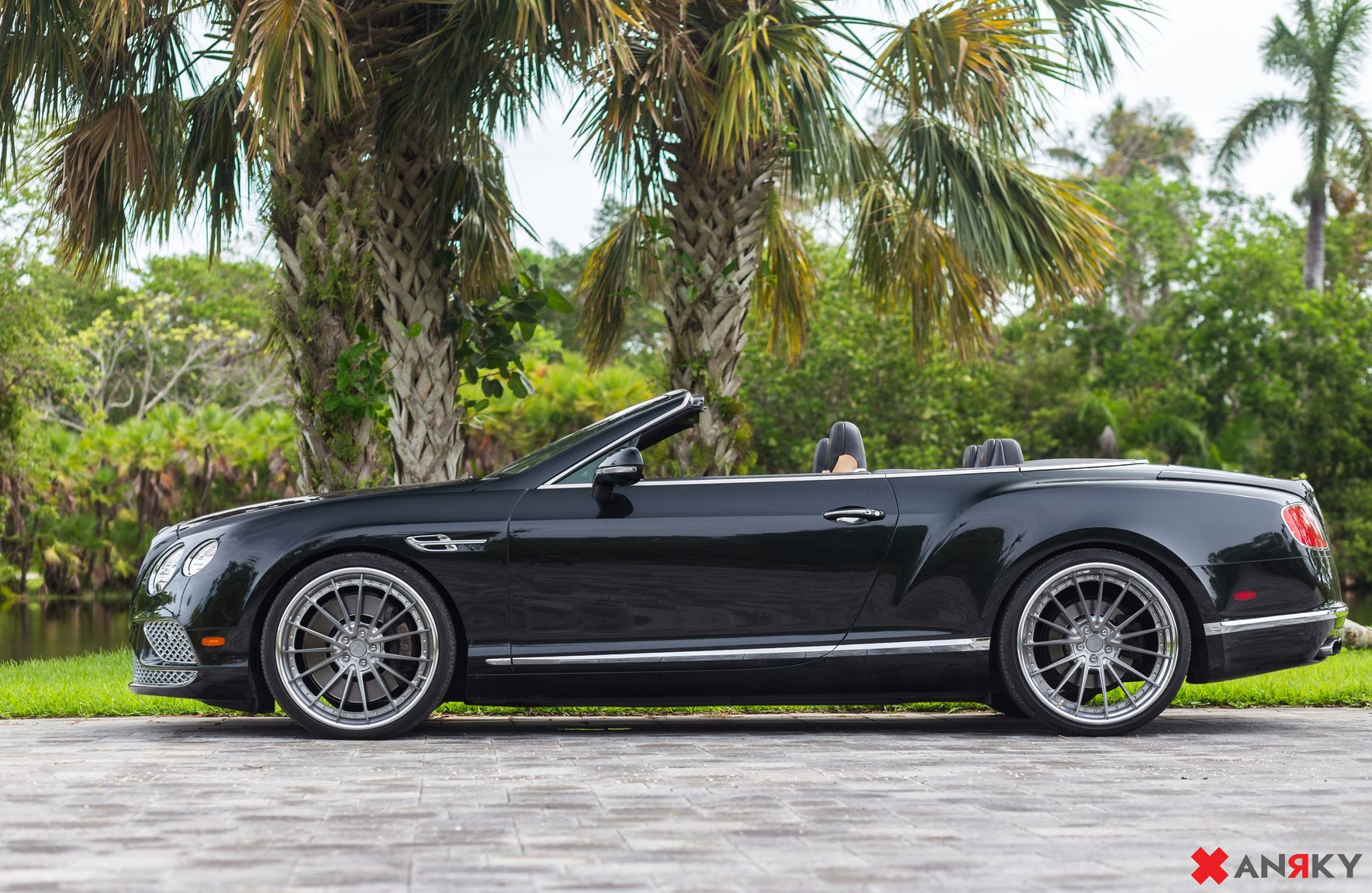Chrome Anrky Wheels on Black Convertible Bentley Continental - Photo by Anrky Wheels