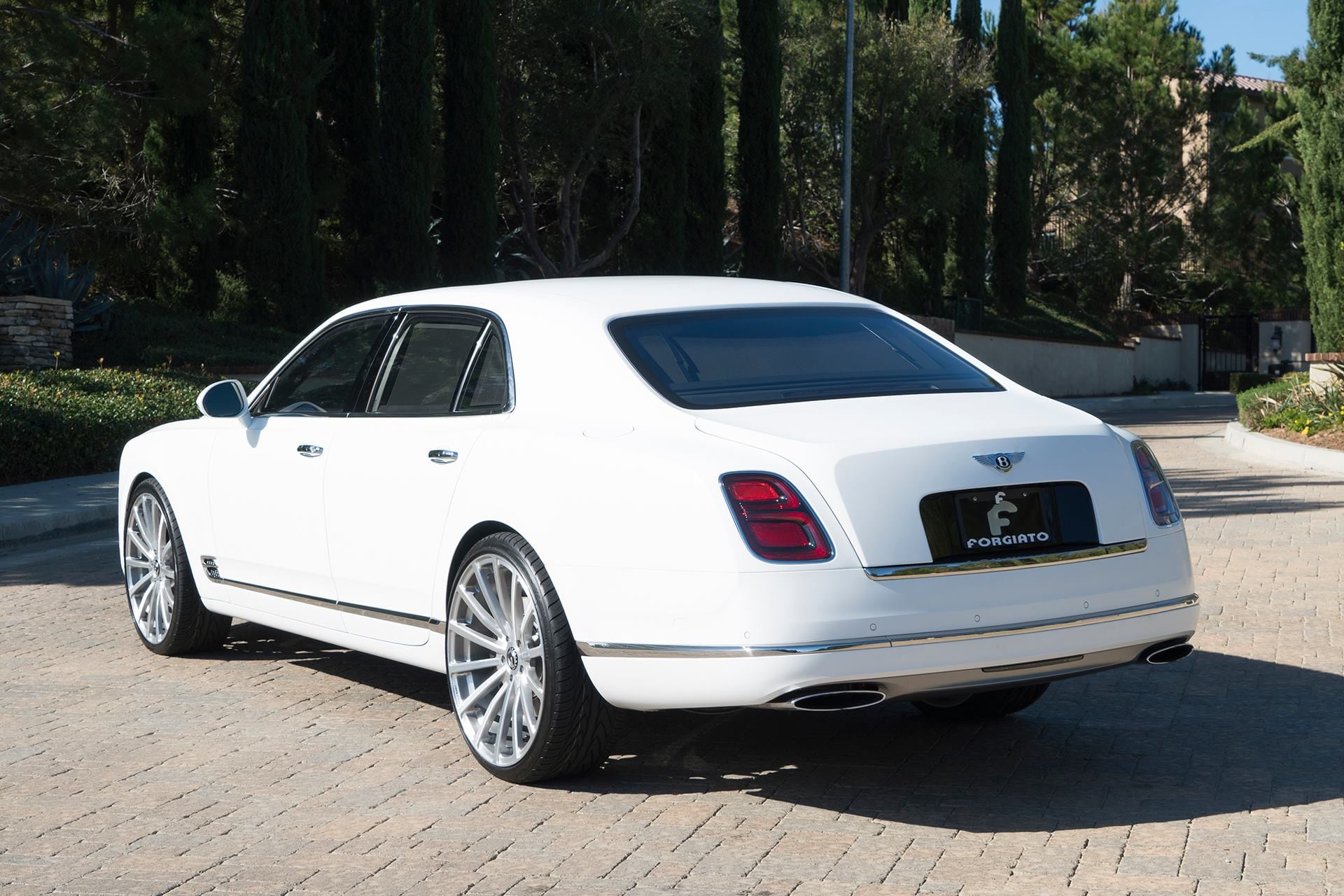Chrome Rear Diffuser on White Bentley Mulsanne - Photo by Forgiato