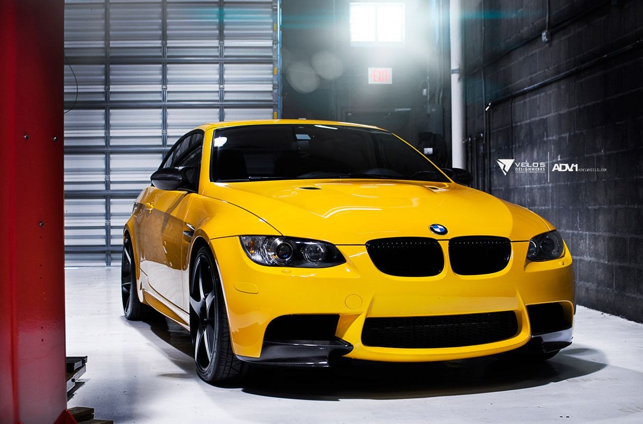 15 машин 3 желтых. Желтая BMW 1m. BMW m3 Yellow. BMW m3 Yellow phonex. BMW m3 желтая спортивная.